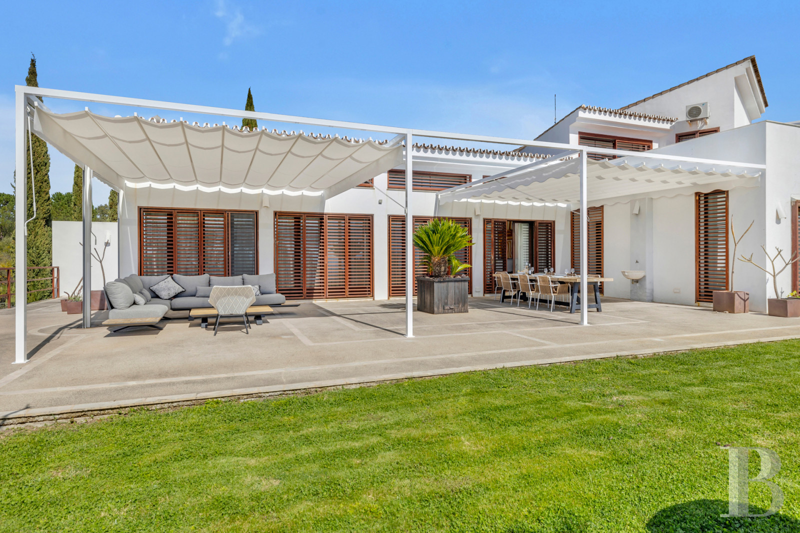 Au sud de l’Espagne, près de Ronda, une villa d’architecte au cœur des terres andalouses - photo  n°1